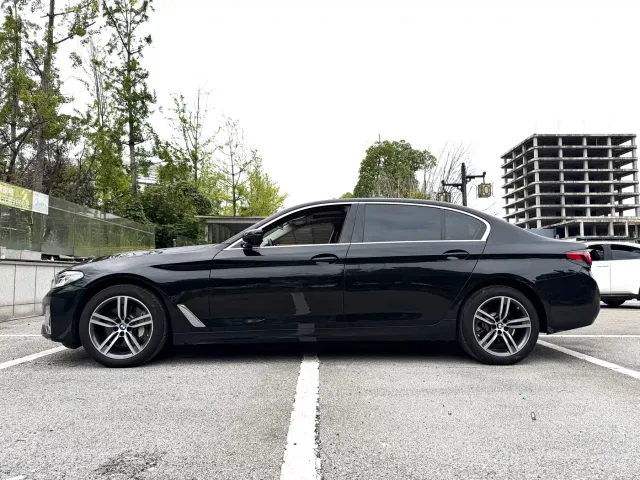 BMW BMW 5 Series 2022 530Li Leading Luxury Package — Фото автомобиля 7