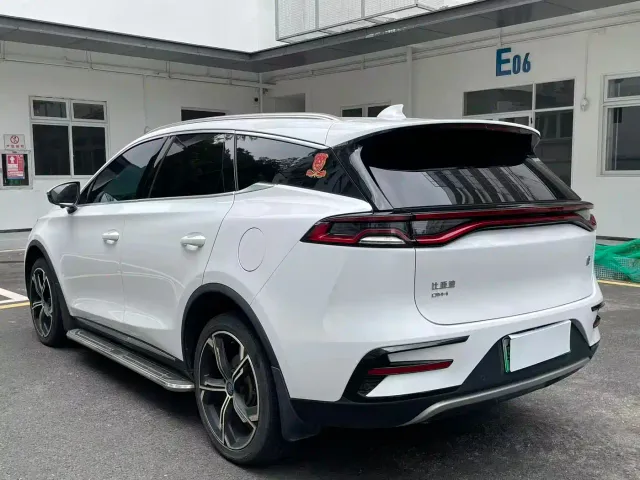 BYD Tang — Фото автомобиля 10
