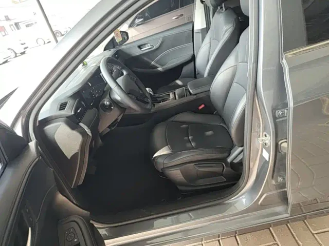 Roewe i5 — Фото автомобиля 14