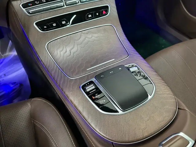 Mercedes-Benz E-Class — Фото автомобиля 13