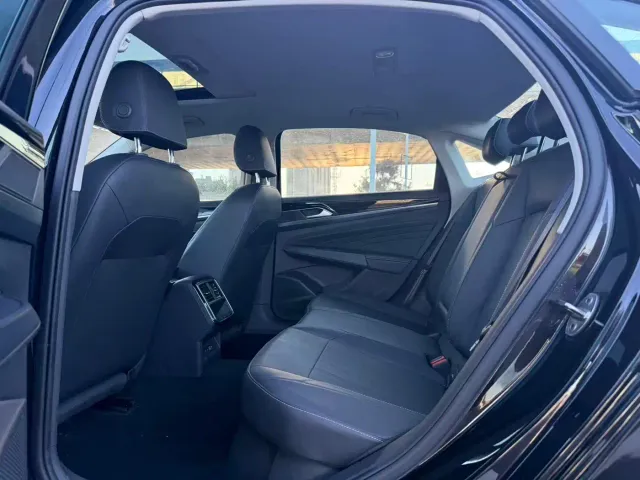 Volkswagen Passat — Фото автомобиля 7