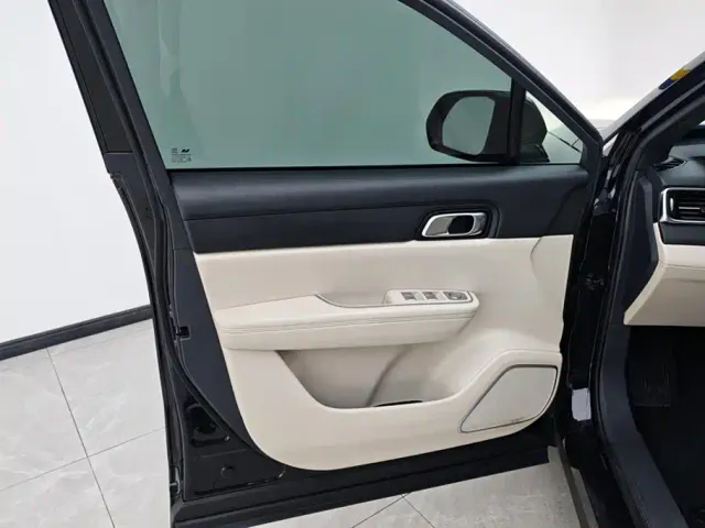 Li Auto ONE — Фото автомобиля 7