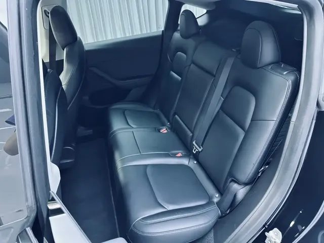 Tesla Model Y — Фото автомобиля 8
