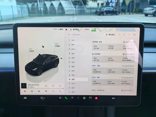 Tesla Model Y — Фото автомобиля 19
