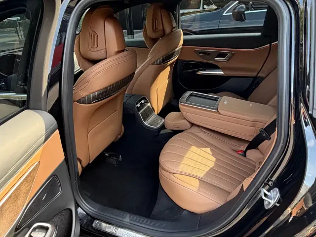 Mercedes-Benz E-Class — Фото автомобиля 8