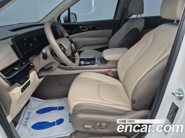 Kia Carnival Generation 4 — Фото автомобиля 11