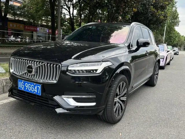 Volvo XC90 — Фото автомобиля 3
