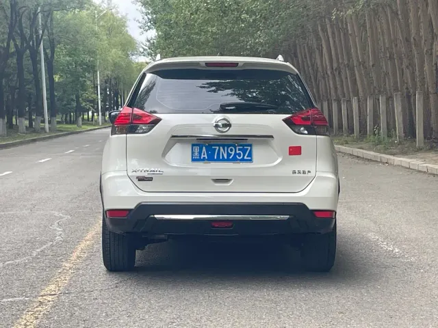 Nissan X-Trail — Фото автомобиля 4