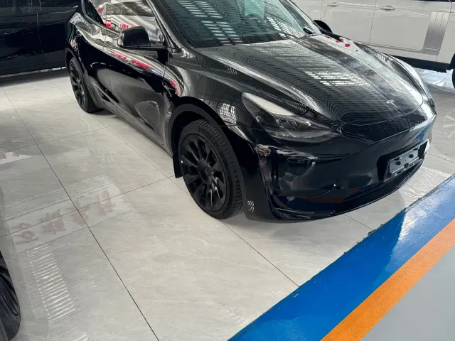 Tesla Model Y — Фото автомобиля 3