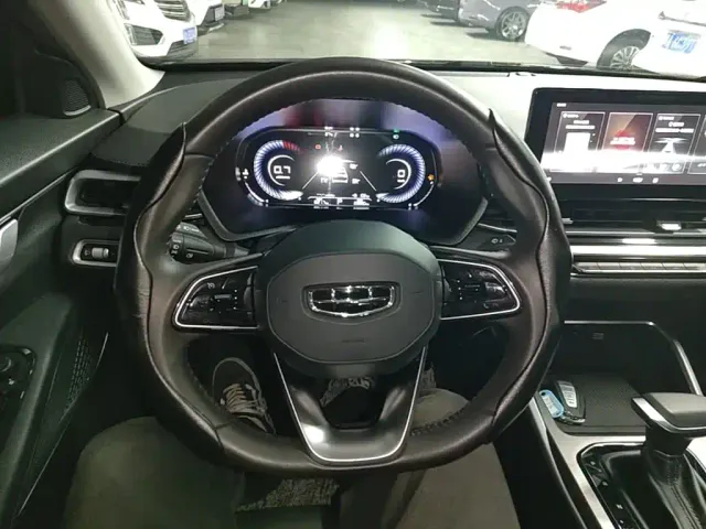 Geely Emgrand — Фото автомобиля 10