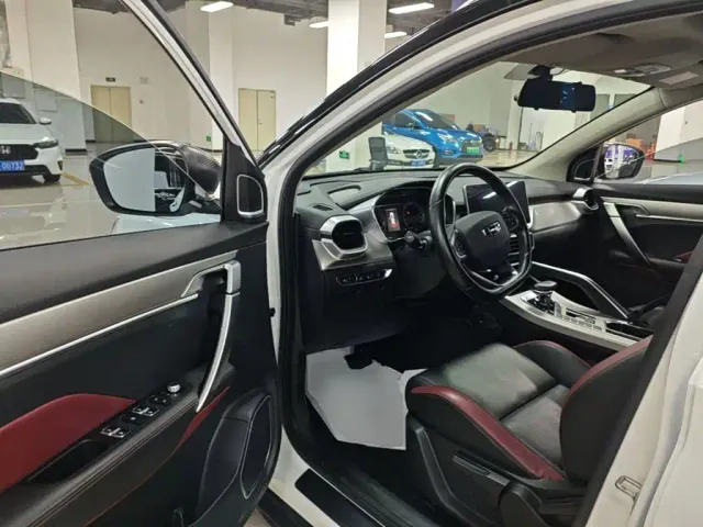 Geely Binyue — Фото автомобиля 15