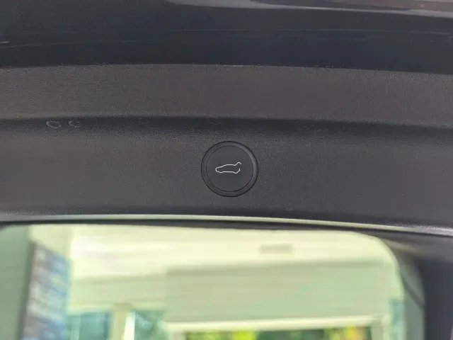 Tesla Model Y — Фото автомобиля 17