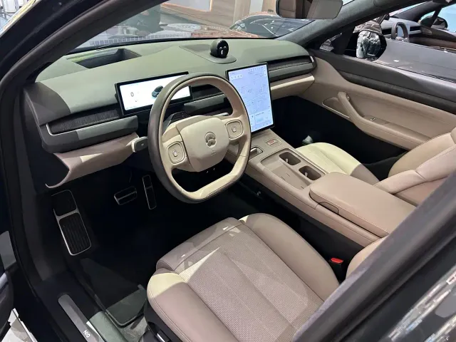 Nio ES8 — Фото автомобиля 4