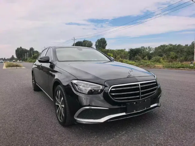 Mercedes-Benz E-Class — Фото автомобиля 3