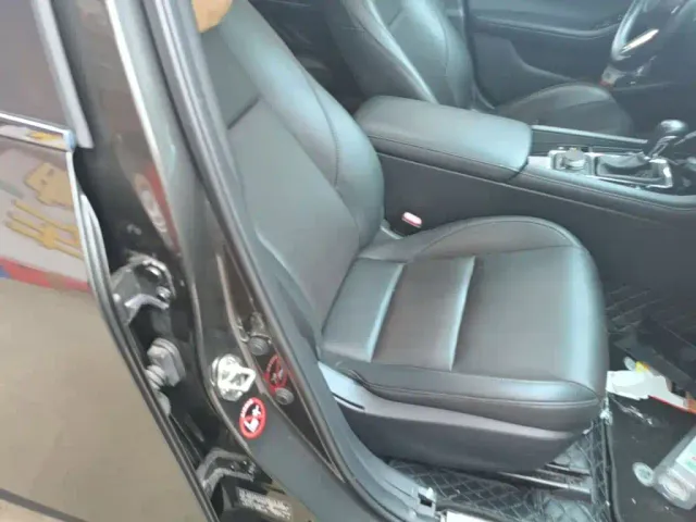 Mazda Axela — Фото автомобиля 24