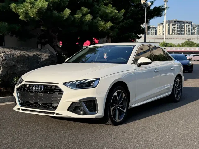 Фотография автомобиля — Audi A4L