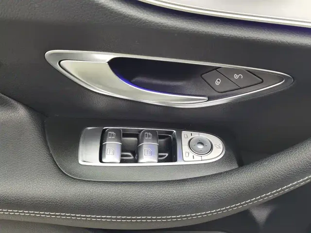 Mercedes-Benz E-Class — Фото автомобиля 9