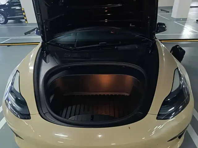 Tesla Model 3 — Фото автомобиля 19