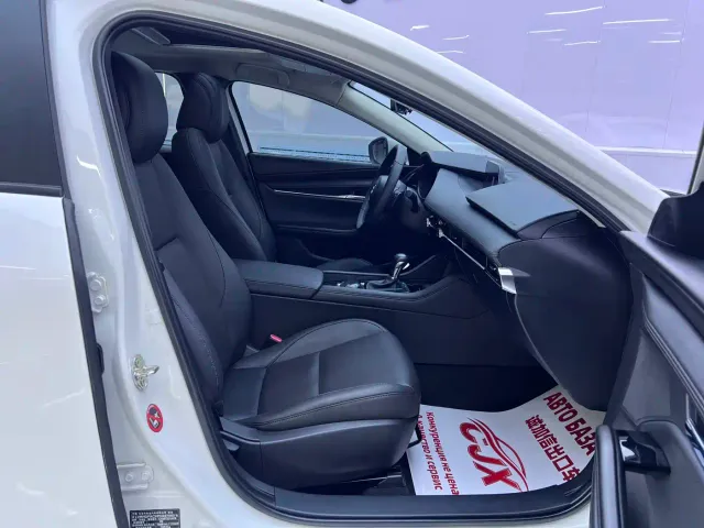 Mazda Axela — Фото автомобиля 18
