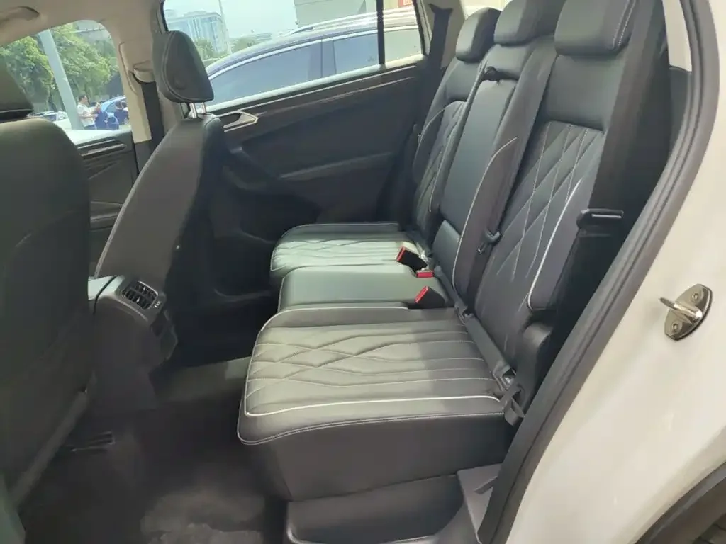 Volkswagen Tiguan L 2024 Outstanding 300TSI Auto 2WD Dragon Soaring Edition — Фото автомобиля 16
