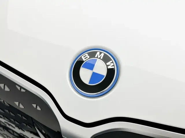 BMW iX1 — Фото автомобиля 23