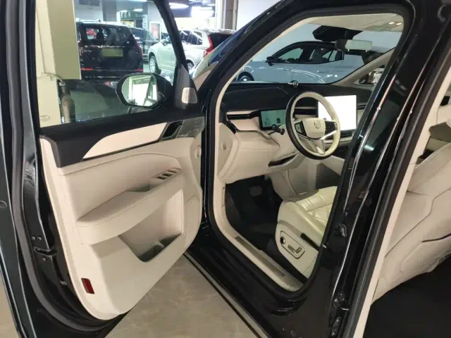Volvo EM90 — Фото автомобиля 11