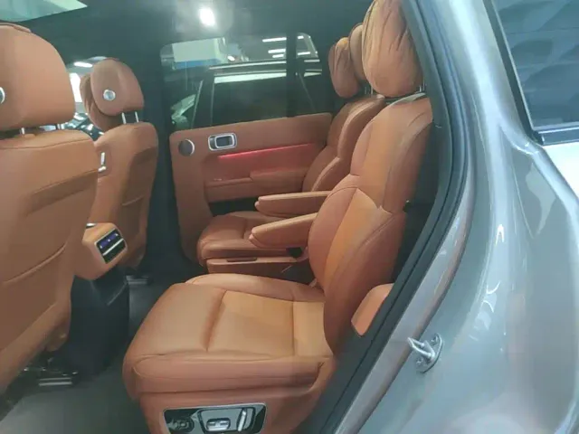 Li Auto L8 — Фото автомобиля 16