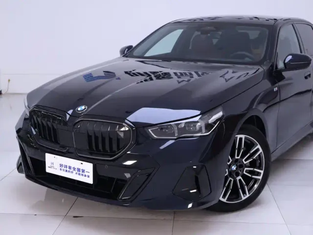 BMW 5 Series — Фото автомобиля 3