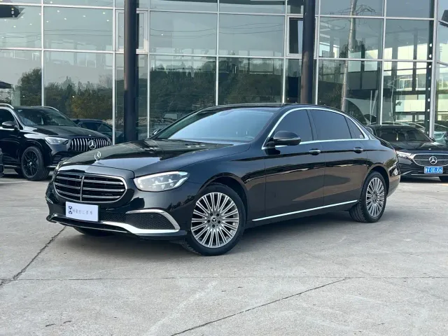 Фотография автомобиля — Mercedes-Benz E-Class