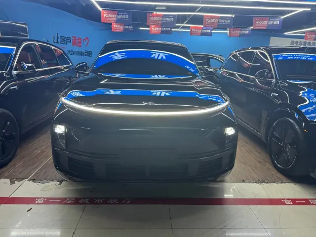 Li Auto L8 — Фото автомобиля 2