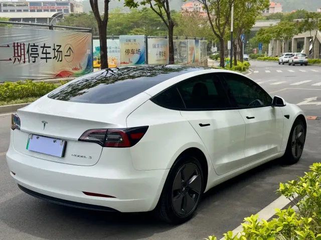 Tesla Model 3 — Фото автомобиля 8