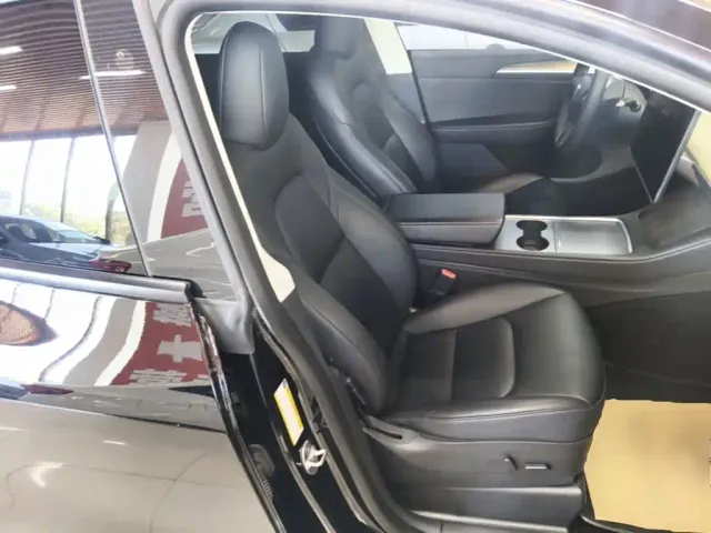 Tesla Model Y — Фото автомобиля 24