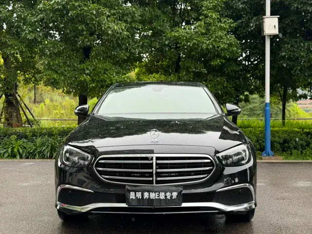 Mercedes-Benz E-Class — Фото автомобиля 2