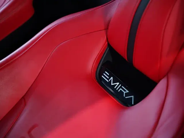 Lotus Emira — Фото автомобиля 22