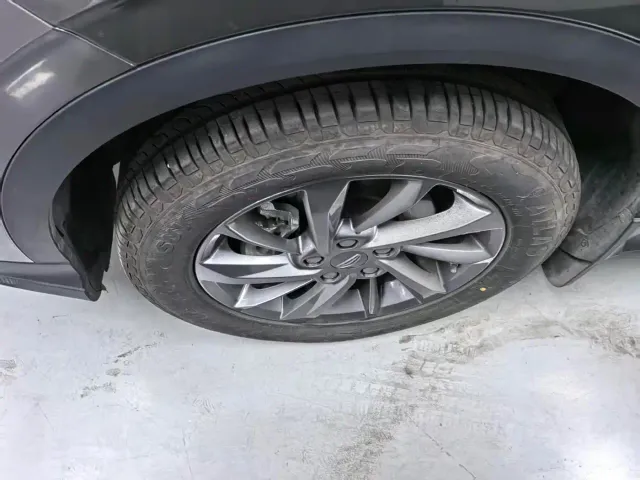 Geely Binyue — Фото автомобиля 5