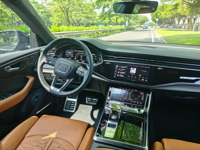 Audi RS Q8 — Фото автомобиля 9