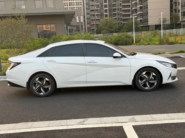 Hyundai Elantra — Фото автомобиля 6