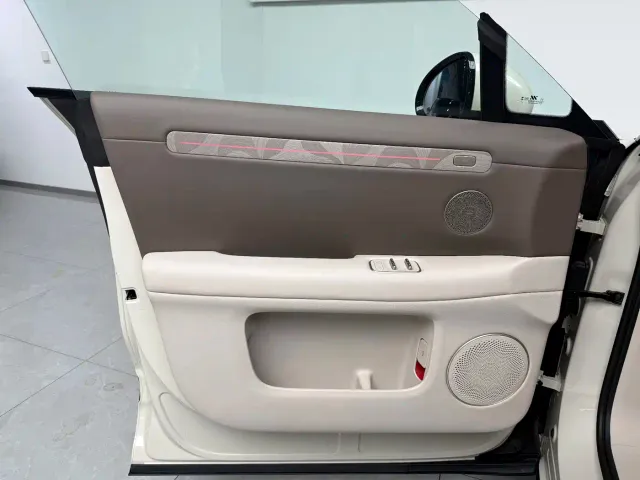 IM Motors LS6 — Фото автомобиля 15
