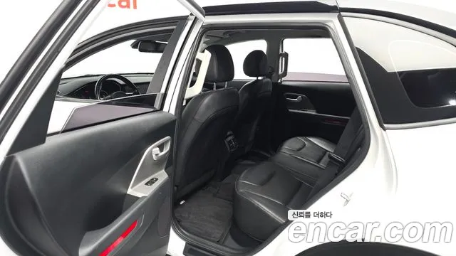 Kia Niro — Фото автомобиля 16