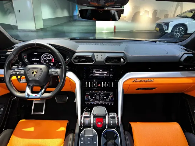 Lamborghini Urus — Фото автомобиля 15