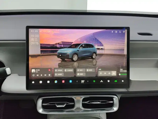 Leapmotor B10 — Фото автомобиля 13