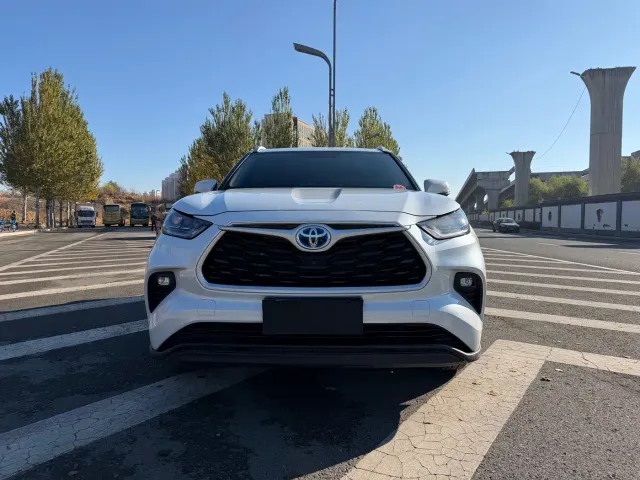 Toyota Highlander — Фото автомобиля 2