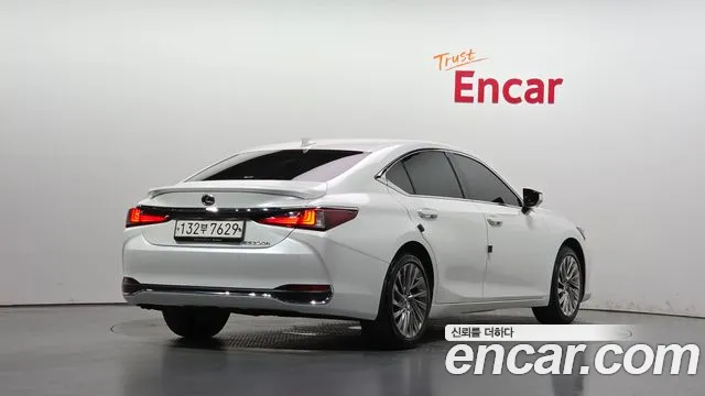 Lexus ES Generation 7 — Фото автомобиля 2