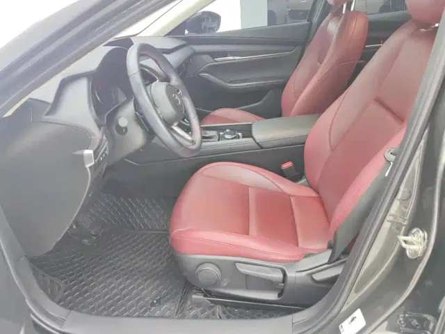 Mazda Axela — Фото автомобиля 9