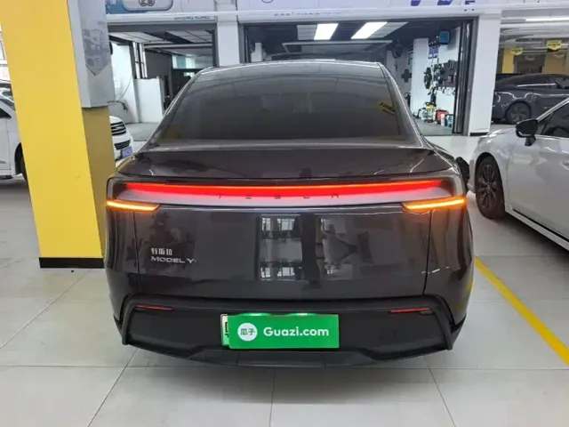 Tesla Model Y — Фото автомобиля 5
