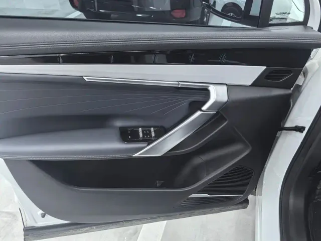 Geely Boyue L — Фото автомобиля 5