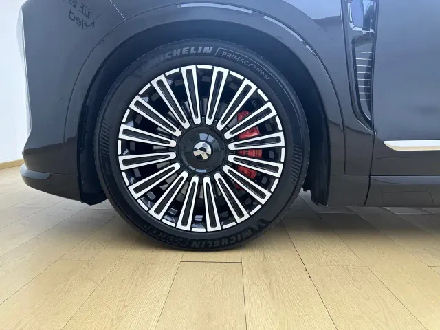 Nio ES8 — Фото автомобиля 25