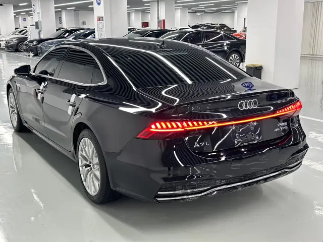 Audi A7L — Фото автомобиля 15