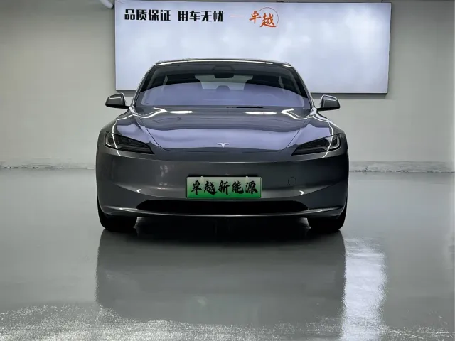 Tesla Model 3 — Фото автомобиля 2