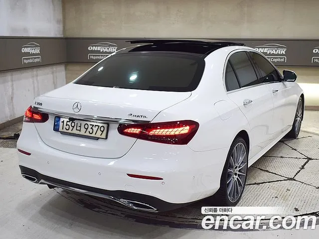 Mercedes-Benz E-Class — Фото автомобиля 3